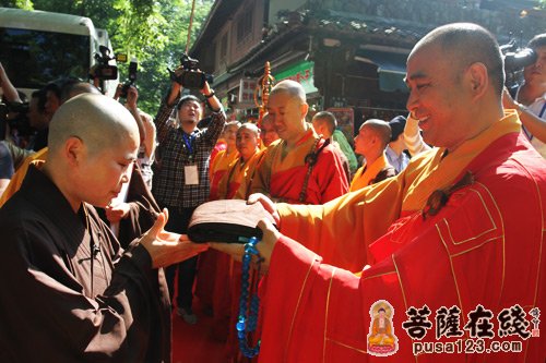 佛教-杭州法镜讲寺智圆法师晋院 印顺大和尚为其送座