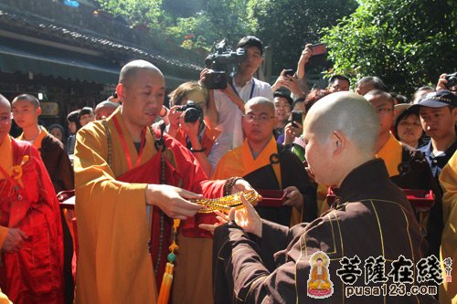 佛教-杭州法镜讲寺智圆法师晋院 印顺大和尚为其送座