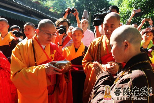 佛教-杭州法镜讲寺智圆法师晋院 印顺大和尚为其送座