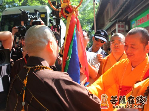 佛教-杭州法镜讲寺智圆法师晋院 印顺大和尚为其送座