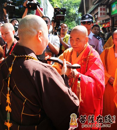 佛教-杭州法镜讲寺智圆法师晋院 印顺大和尚为其送座