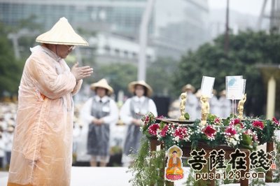 法鼓山-勾勒都会心灵的微笑曲线 法鼓山万人禅修