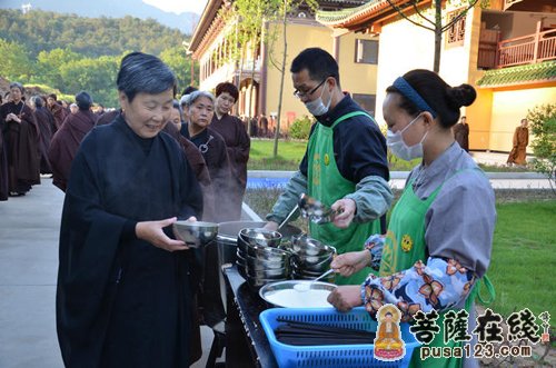 东林寺-庐山东林寺举行一昼夜经行念佛法会