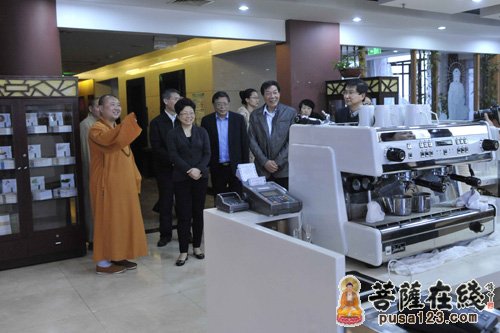 佛教-上海市政协副主席方惠萍考察玉佛禅寺 觉醒大和尚接待