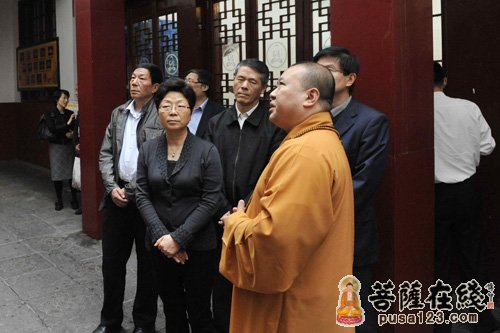佛教-上海市政协副主席方惠萍考察玉佛禅寺 觉醒大和尚接待