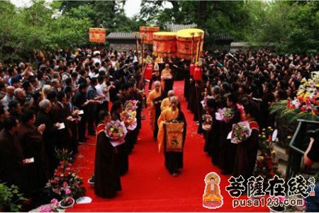 释迦牟尼佛圣诞 北京龙泉寺隆重举行浴佛法会
