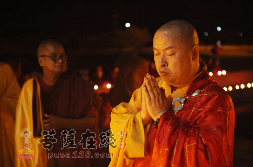 印顺大和尚祈福(图片来源:菩萨在线 摄影:心毅)