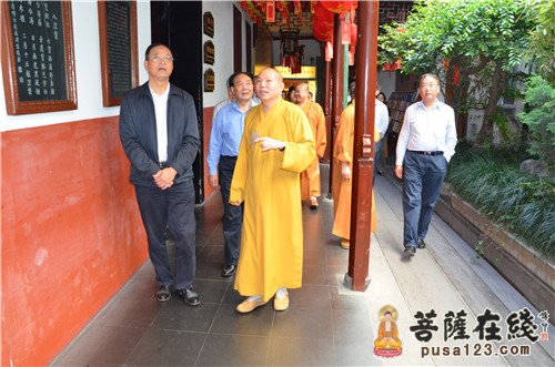 上海市、区、县人大老干部前往玉佛禅寺考察