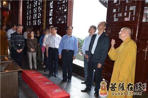 上海市、区、县人大老干部前往玉佛禅寺考察