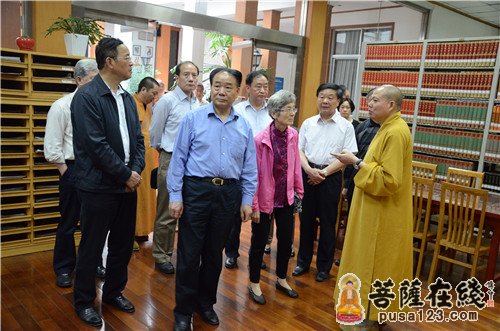 上海市、区、县人大老干部前往玉佛禅寺考察