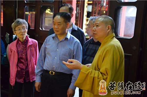 上海市、区、县人大老干部前往玉佛禅寺考察