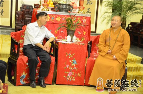 上海市、区、县人大老干部前往玉佛禅寺考察