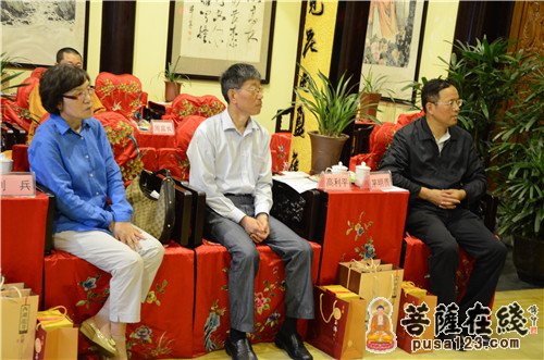 上海市、区、县人大老干部前往玉佛禅寺考察