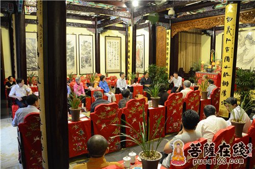 上海市、区、县人大老干部前往玉佛禅寺考察