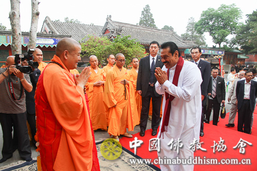 灵光寺-斯里兰卡总统马欣达·拉贾帕克萨一行参访北京灵光寺