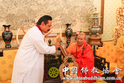灵光寺-斯里兰卡总统马欣达·拉贾帕克萨一行参访北京灵光寺