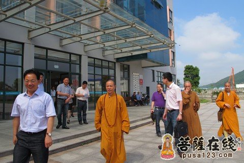 普陀山佛教协会副会长惟航法师一行赴市社会福