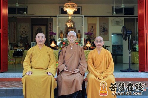 仁炟法师(左)畅怀长老(中)智鸿法师(右)