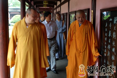 寒山寺-印顺大和尚一行参访寒山寺 秋爽大和尚热情接待