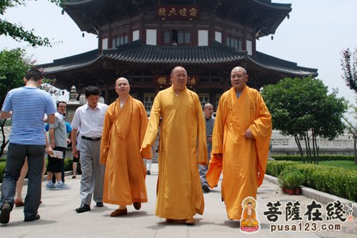 寒山寺-印顺大和尚一行参访寒山寺 秋爽大和尚热情接待