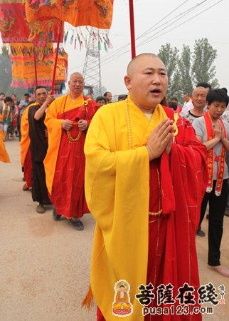 河南安阳报恩寺隆重举行大雄宝殿奠基洒净法会