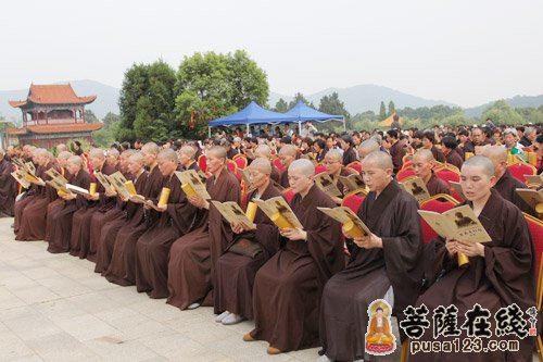 佛教-2013华严文化共修活动    百万大抄经在武汉灵泉寺举行