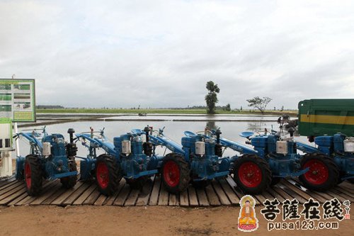 中国佛教协会北京灵光寺向缅甸捐赠农机设备