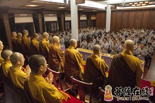 佛教-“短期出家”为什么这样红?   高雅的心灵解压方式