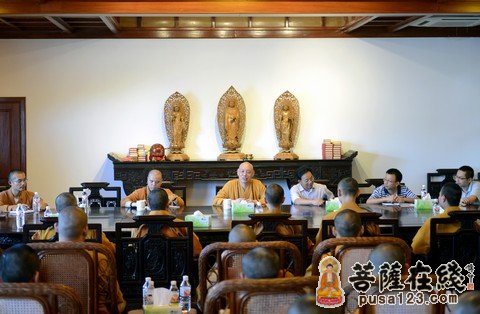 佛教-普陀山佛协在普济禅寺召开毕业学僧欢迎座谈会
