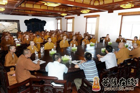佛教-普陀山佛协在普济禅寺召开毕业学僧欢迎座谈会