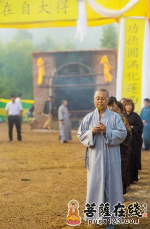 文化-佛性长老化身窑开启 首日分拣近两百颗舍利