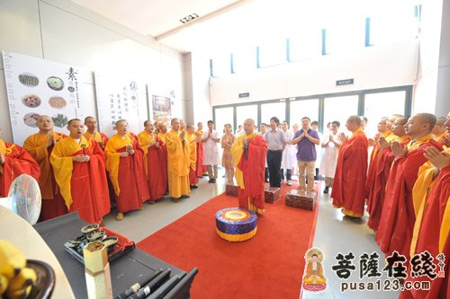 上海玉佛禅寺2013年净素月饼生产开炉