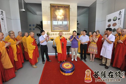 上海玉佛禅寺2013年净素月饼生产开炉