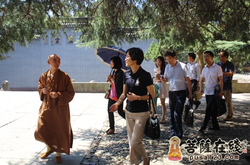 宁波市鄞州区区长、副区长视察天童禅寺