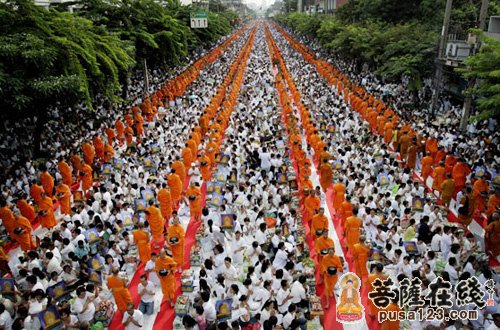 最美的佛教节日 泰国守夏节行善旅游受追捧