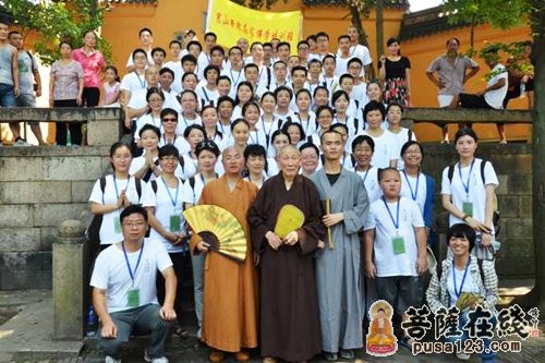 苏州寒山书院第三届在家众培训班学员们参访寒山寺