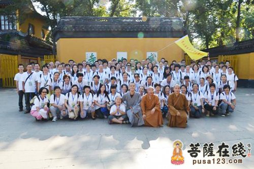 苏州寒山书院第三届在家众培训班学员们参访寒山寺