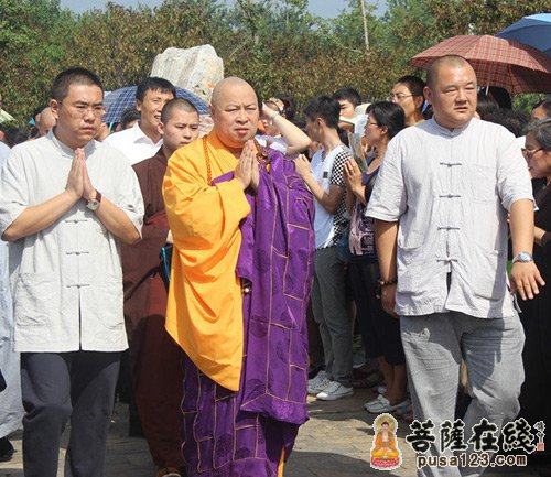 龙泉寺-印顺大和尚主持唐山龙泉寺地震遇难者超度放生法会