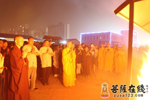 龙泉寺-印顺大和尚主持唐山龙泉寺地震遇难者超度放生法会