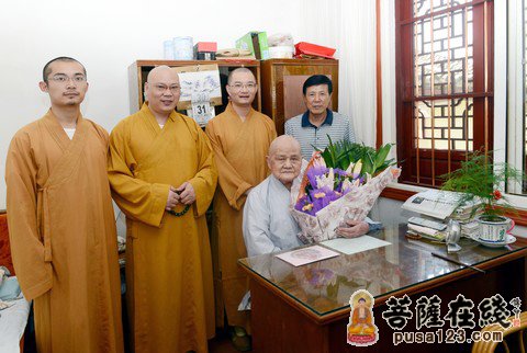 普陀山佛协领导一行赴杨枝禅院慰问颐养堂老年僧人