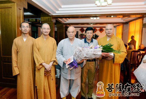 普陀山佛协领导一行赴杨枝禅院慰问颐养堂老年僧人