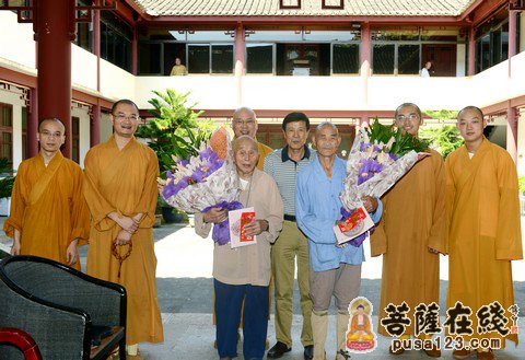 普陀山佛协领导一行赴杨枝禅院慰问颐养堂老年僧人
