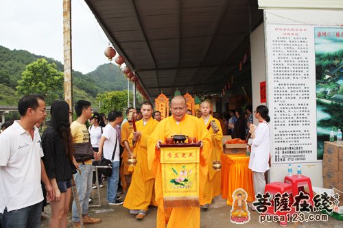 奠基仪式-几经战火的普陀观音寺重建 隆重举行大雄宝殿奠基仪式