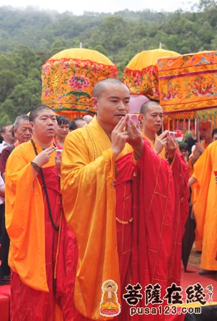奠基仪式-几经战火的普陀观音寺重建 隆重举行大雄宝殿奠基仪式