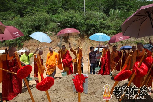 奠基仪式-几经战火的普陀观音寺重建 隆重举行大雄宝殿奠基仪式