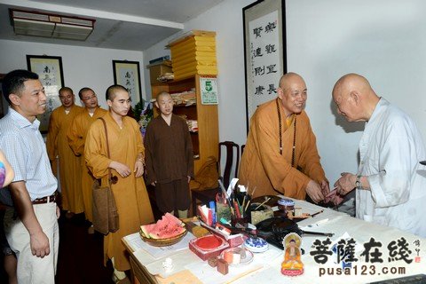 道慈大和尚酷暑慰问道生长老,白光长老