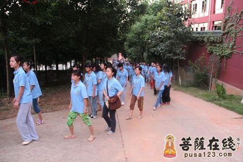 金山寺-抚州大金山寺夏令营营员朝拜万佛塔之旅