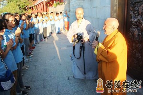 金山寺-抚州大金山寺夏令营营员朝拜万佛塔之旅