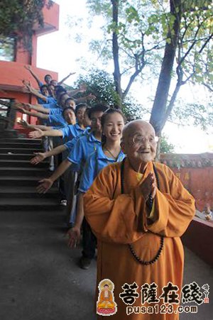 金山寺-抚州大金山寺夏令营营员朝拜万佛塔之旅