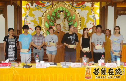 上海金山区民族宗教界举行助学金发放座谈会